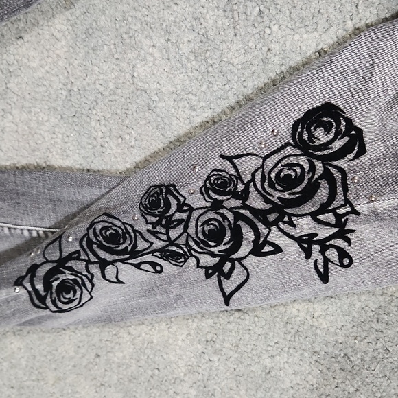 Jessica Simpson jrs 15- 32 grey ankle jeans black velvet rose applique - Picture 2 of 14